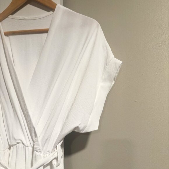Women: White faux-wrap surplice neckline w/ flutter short sleeves Jumpsuit - Picture 3 of 15